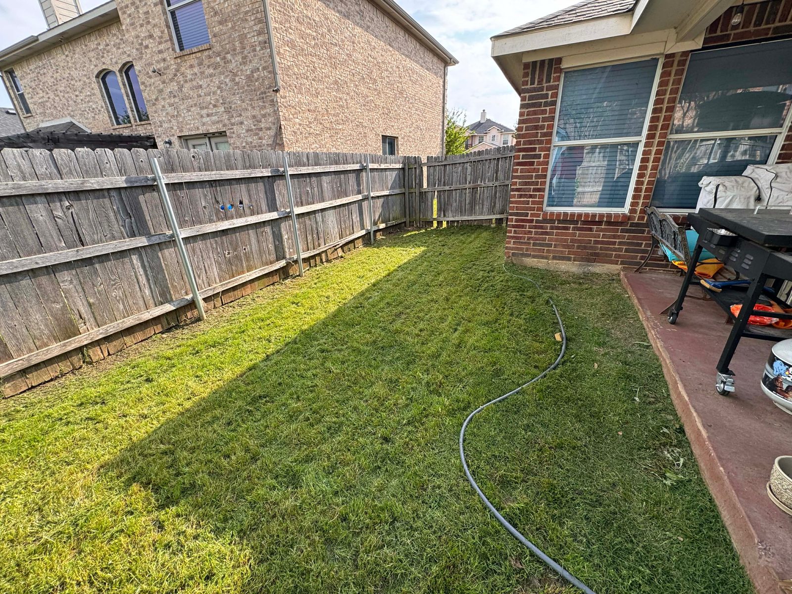 Residential yard cleaned up after mowing, trimming, and blowing service